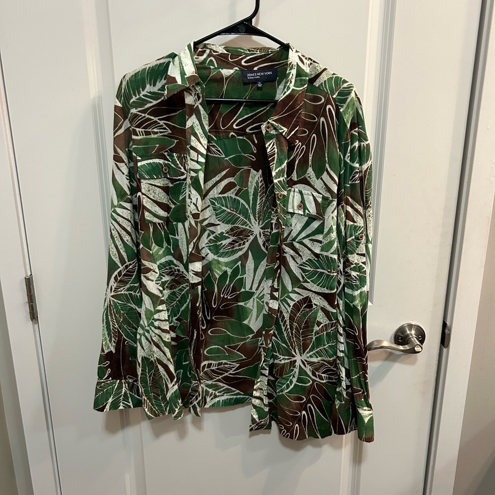 *Jones New York Signature Size XL Green Tropical Leaf Hawaiian Button Down